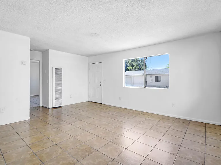 4039 Lorraine Dr #5 — Photo 8