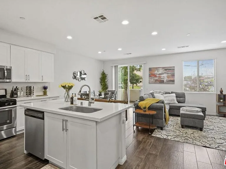 4720 E Washington Ave — Photo 1