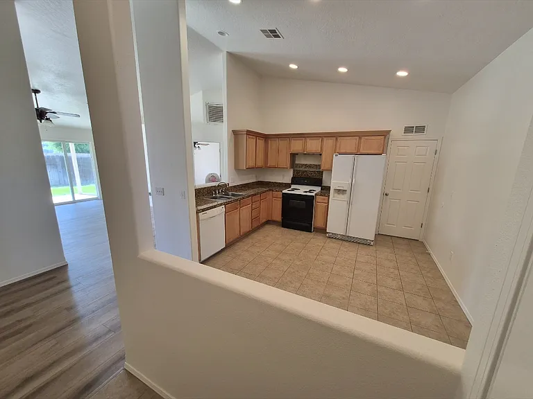 217 Midvale Ave — Photo 15