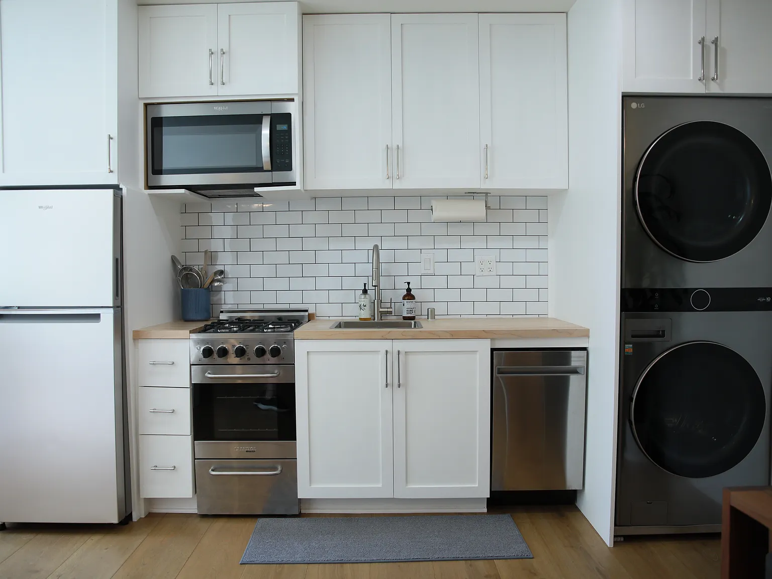1 bed, 350 sqft, $2,800 — Photo 1