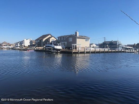 4th image of 3138 Beachview Dr