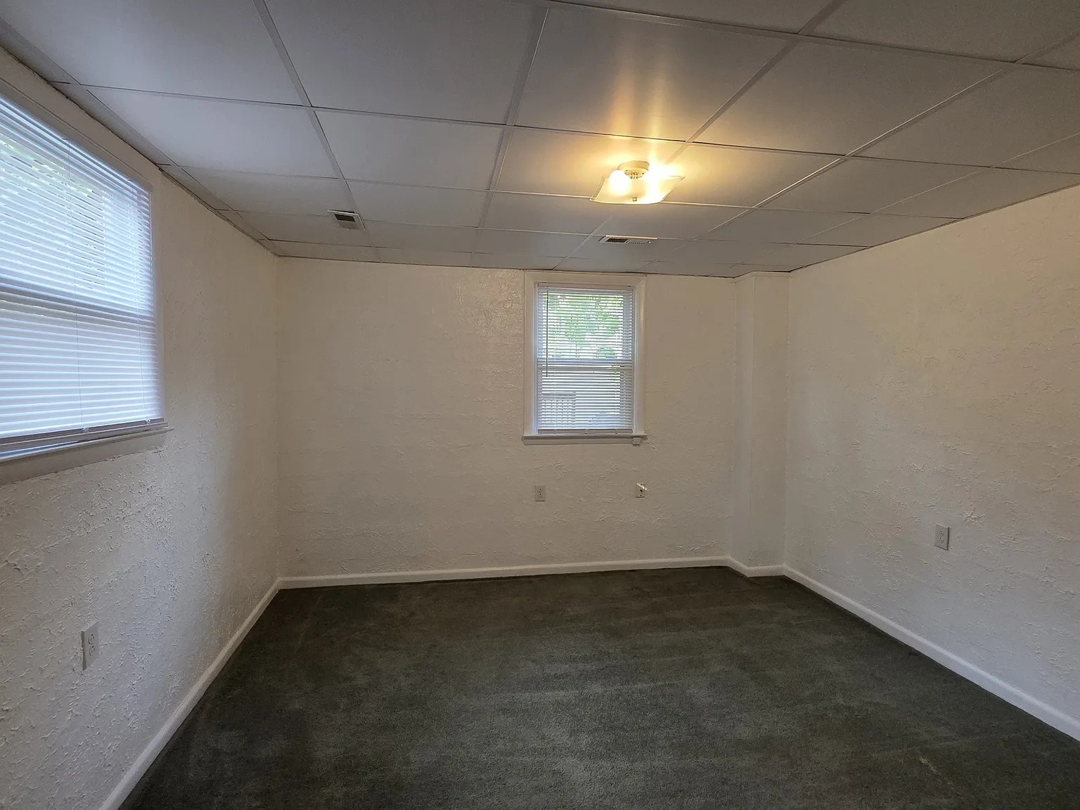 2 bed, 1.5 bath, 986 sqft, $1,150 — Photo 3