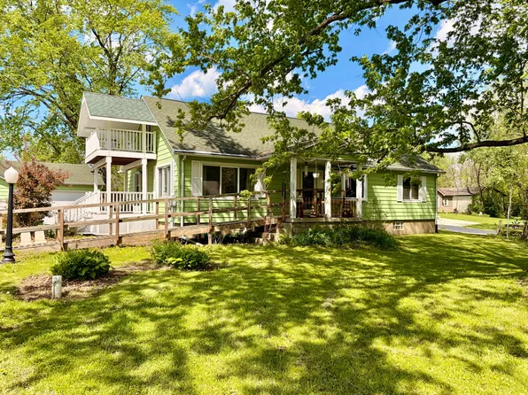 550 W Oak Hill Rd, Porter, IN 46304