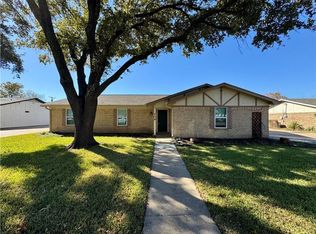 209 Travis Ln, Hewitt, TX 76643