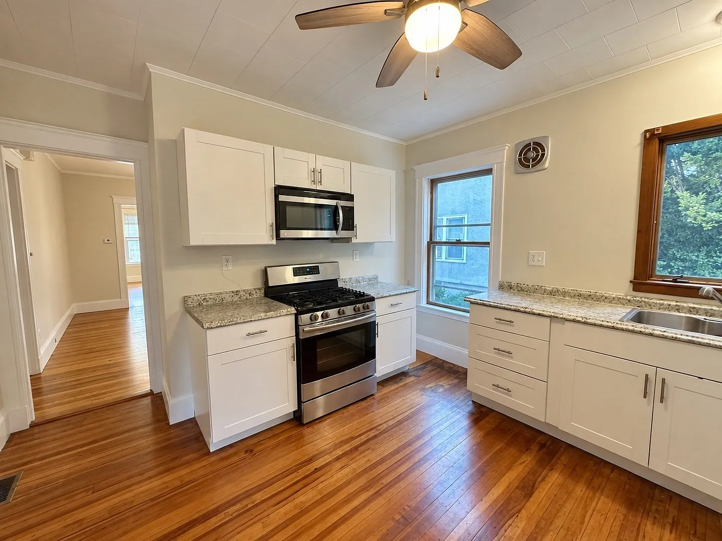 2 bed, 1.0 bath, 1100 sqft, $2,800 — Photo 3