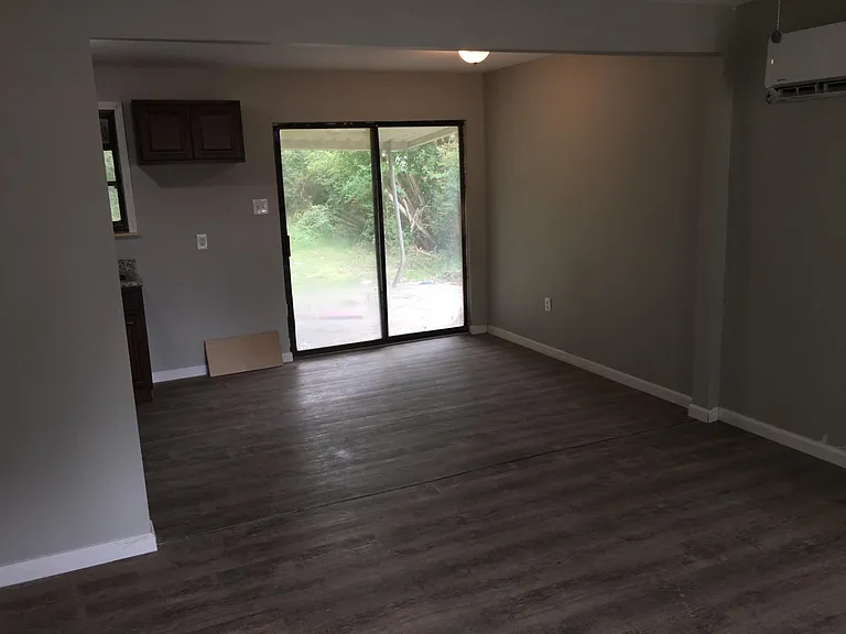 2909 Wilson St — Photo 2
