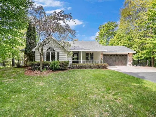 189 Beech St, Frankfort, MI 49635