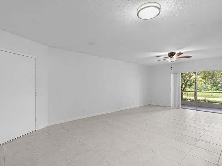 10693 N Military Trl #7 — Photo 2