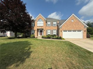 26 Forestglen Cir, Williamsville, NY 14221