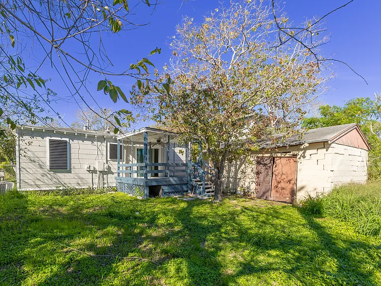 405 Beverly Dr — Photo 13