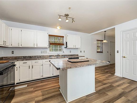 5th image of 826 Pine St