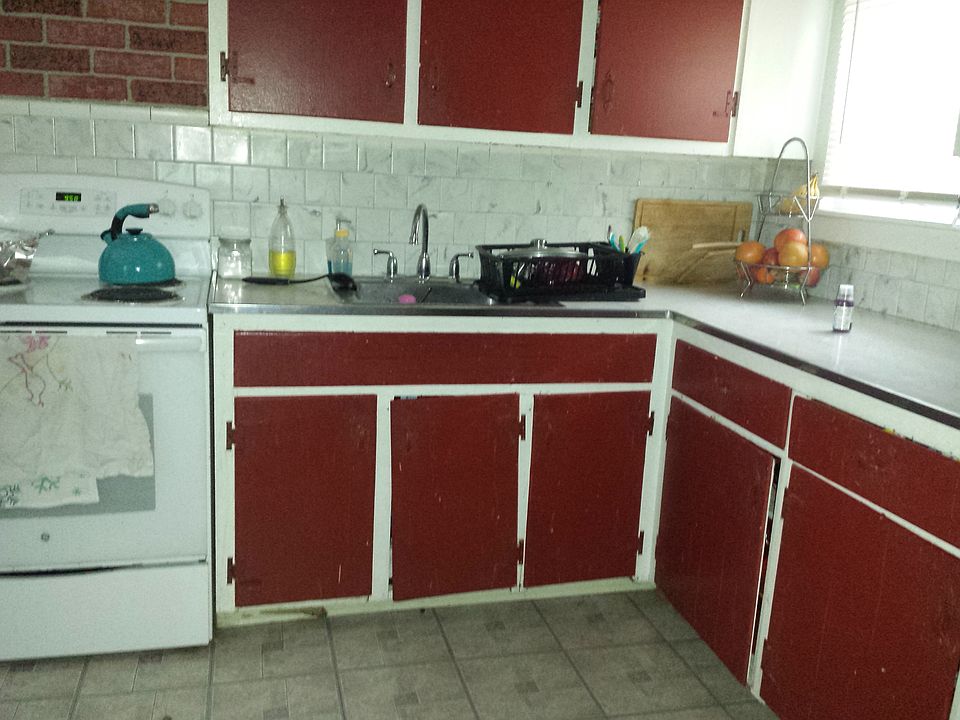 LARGE KITCHEN
