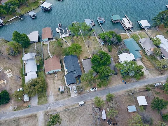 3rd image of 912 Hill Circle West Dr