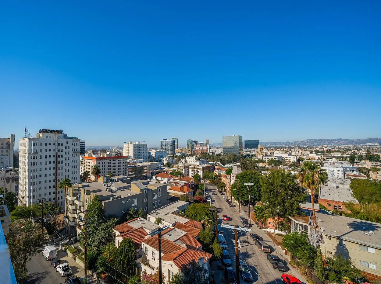 Chateau Nob Hill Apartments — Photo 1