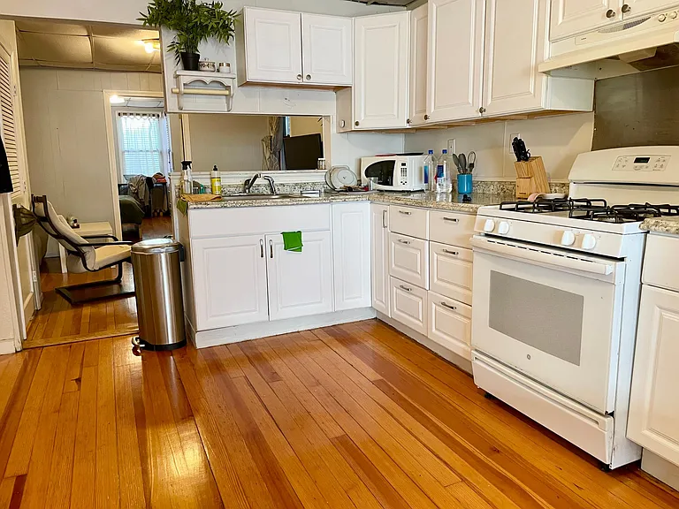 249 Webster St #2 — Photo 4