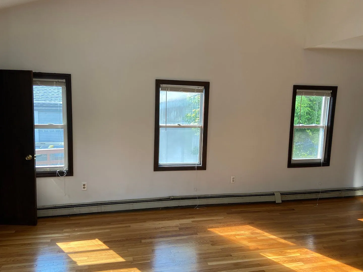 Nicely updated 3 bed near the Green Line in Brighton. — Photo 3