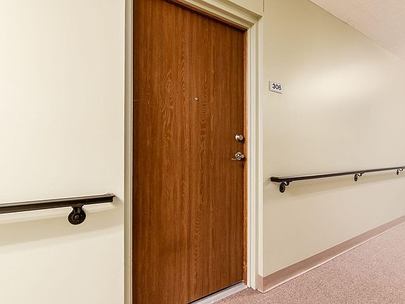 3rd image of 5885 Beechcroft Rd APT 306