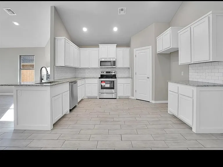 2043 SW 45th St — Photo 7