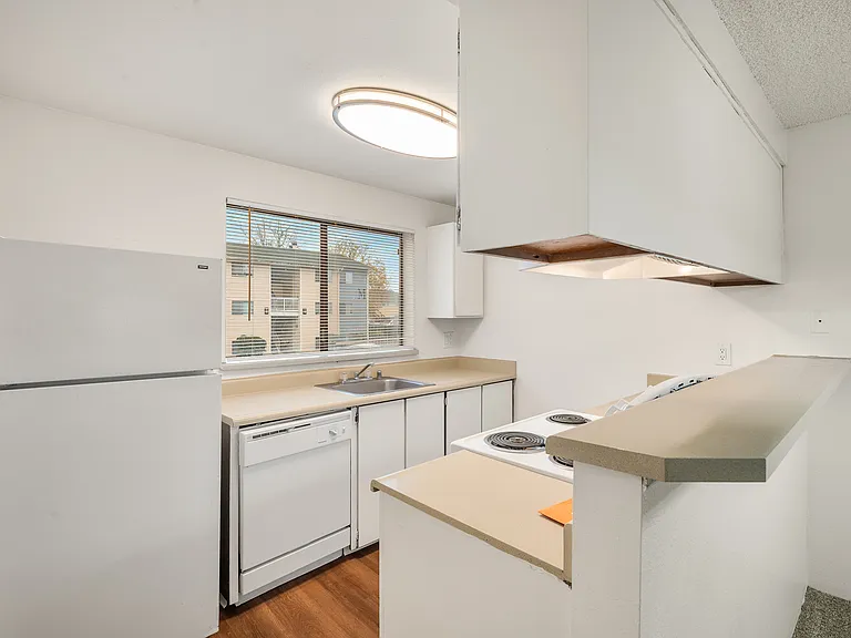 Crystal Springs Apartments — Photo 100