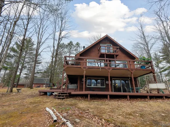 1072 Rivers Terrace Rd, Gladwin, MI 48624