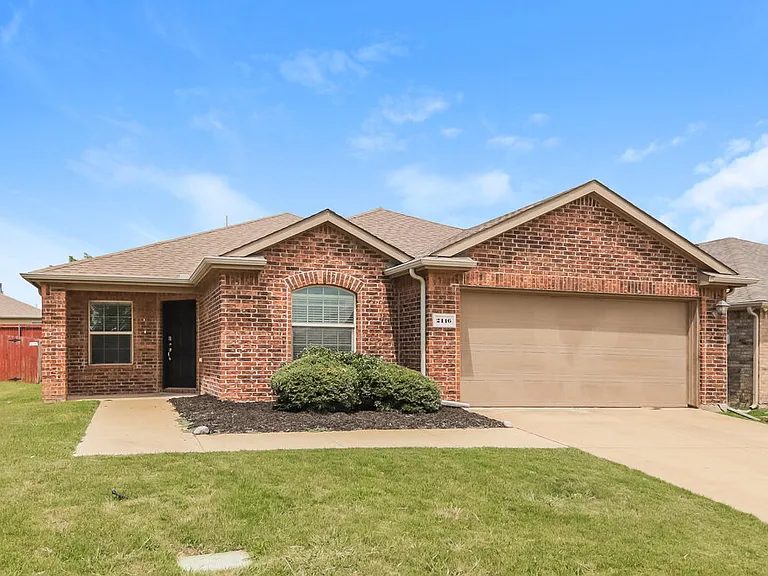 2116 Meadow View Dr — Photo 3