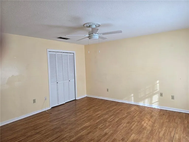 800 Oakwood Dr — Photo 11