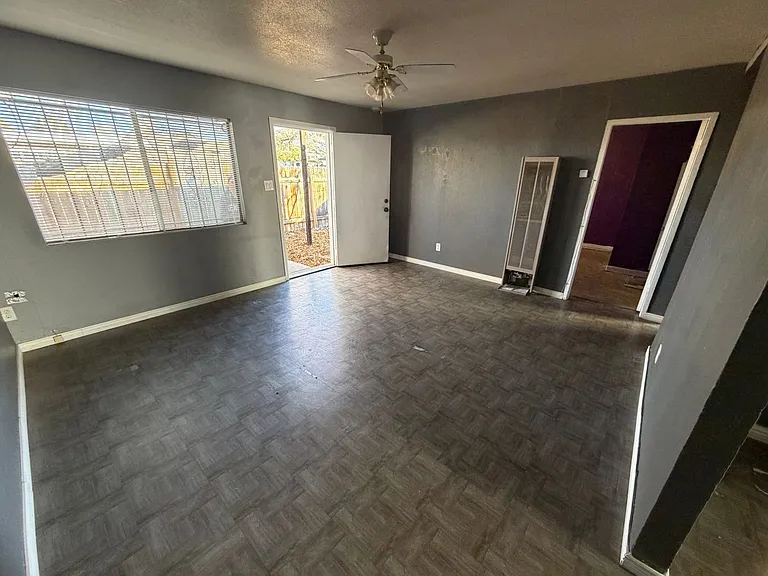 1033-1037 Alvarado Dr SE — Photo 1