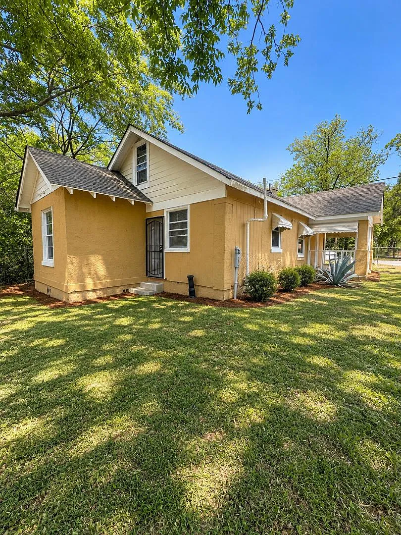 594 Grenada Terrace — Photo 2
