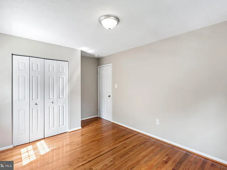 2324 Kent Ct — Photo 24