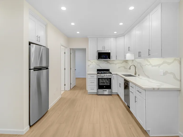 1011 E Angeleno Ave — Photo 8