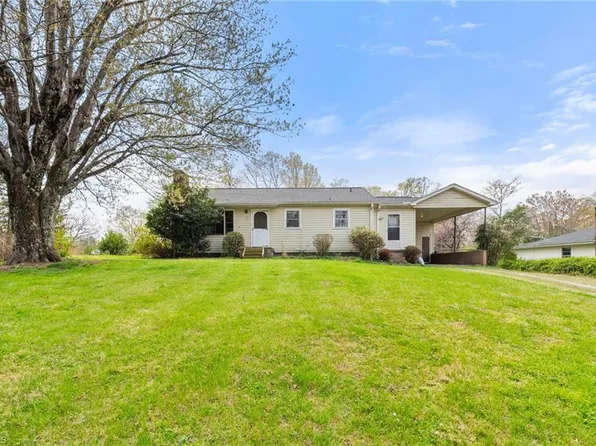 6111 Phelps Cir, Winston Salem, NC 27105