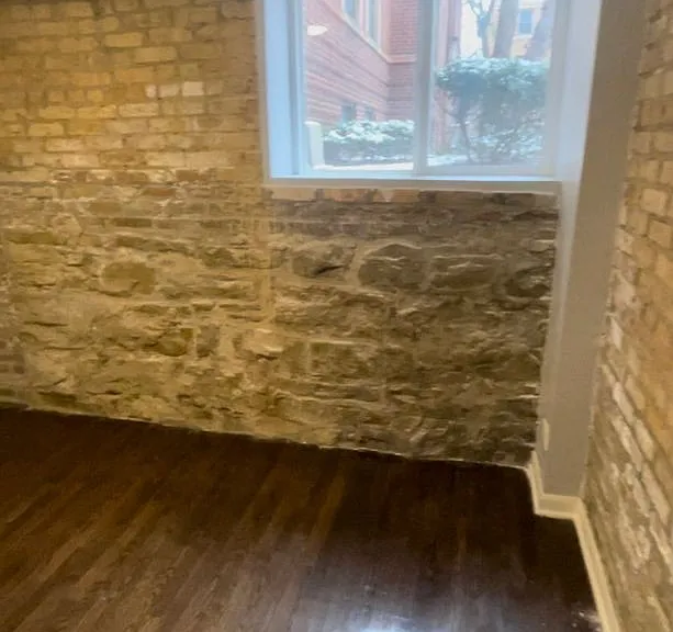 853GA W Barry Ave — Photo 2