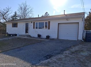 3 Green Ridge Dr, Toms River, NJ 08757