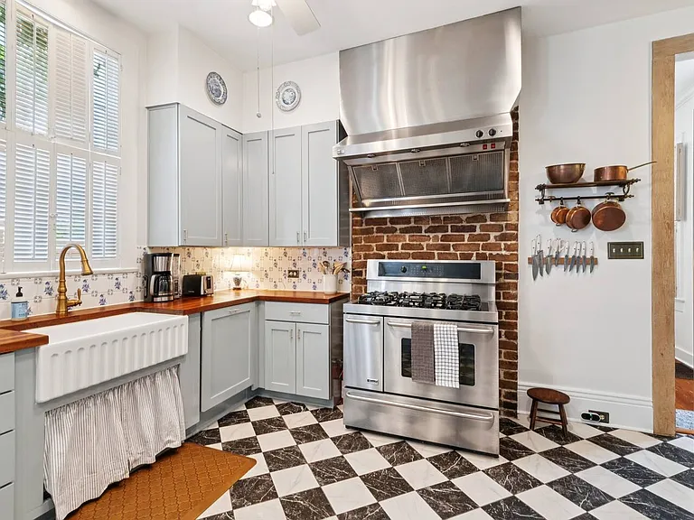 1115 Henry Clay Ave — Photo 2