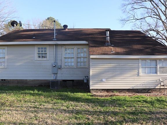 3rd image of 305 E Ingram St