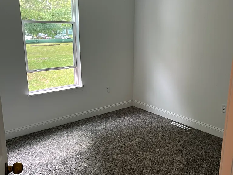 1209 Fessenden Ave — Photo 11
