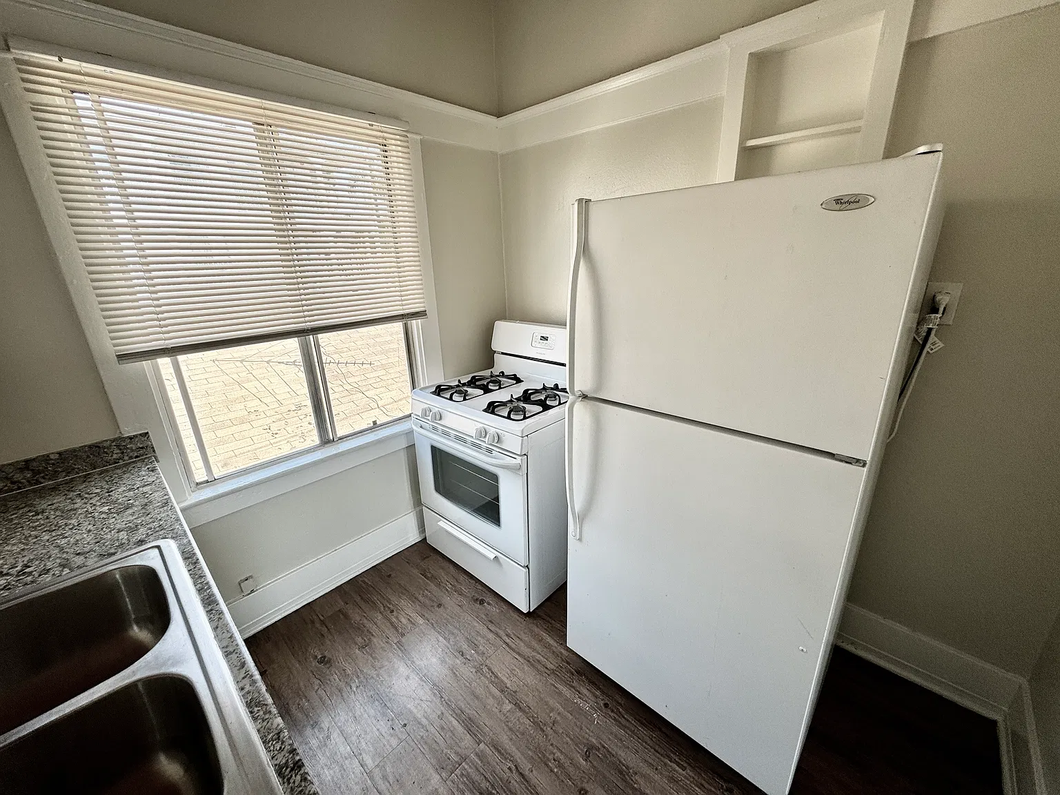 1519 Obispo Ave — Photo 3