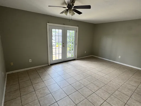 1215 Truxton St, Gretna, LA