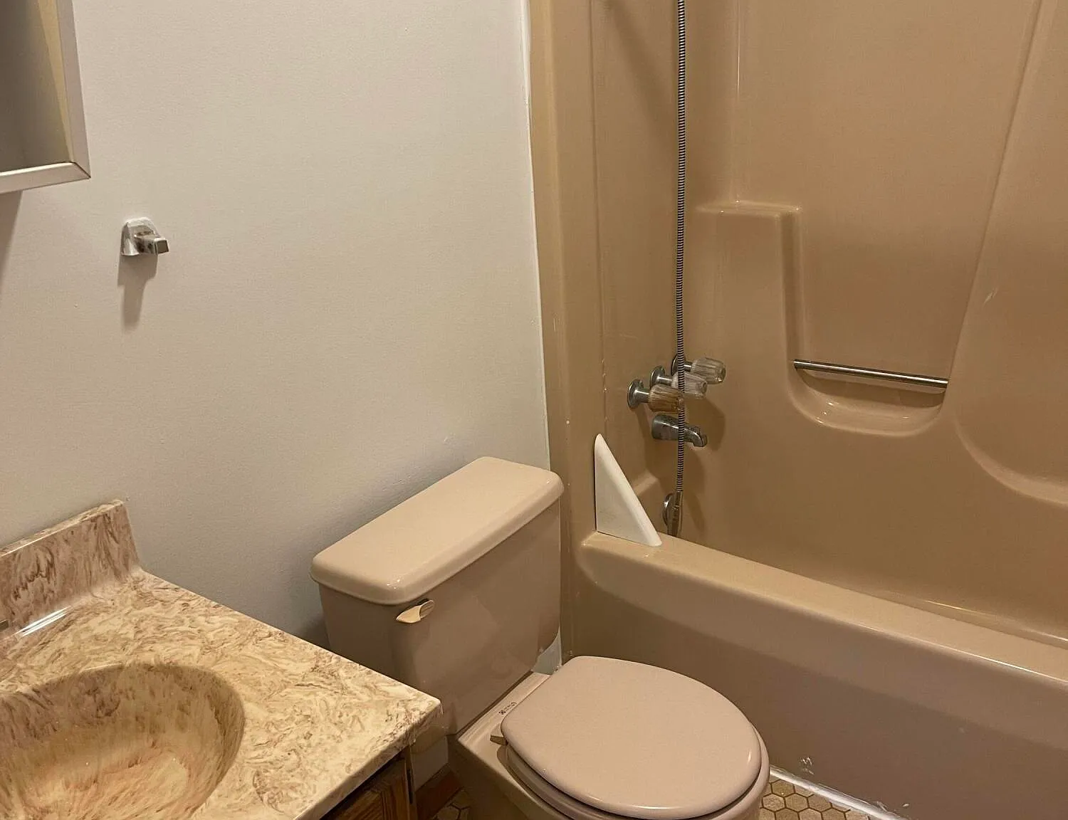 3 bed, 2.0 bath, 880 sqft, $1,750 — Photo 4