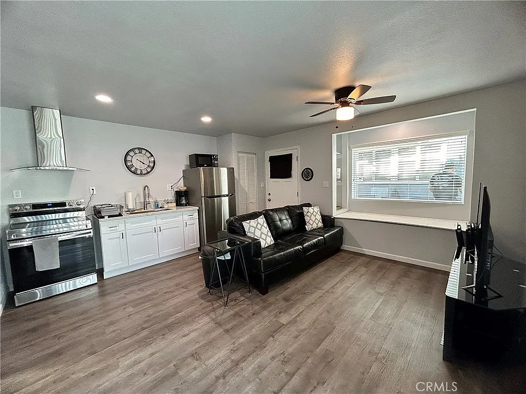 1 bed, 500 sqft, $1,950 — Photo 3