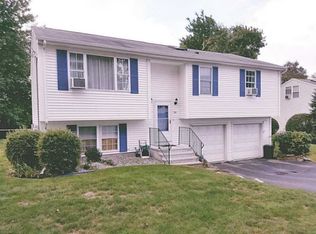 34 Conanicus Rd, Narragansett, RI 02882