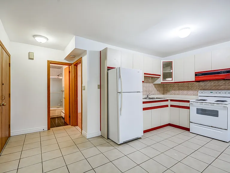 1033 Saint Clair Ave W #201 — Photo 3
