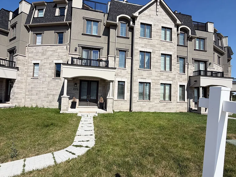 1392 William Halton Pkwy W — Photo 2