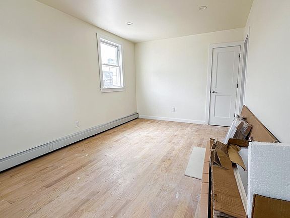 5th image of 210 New York Ave APT 1