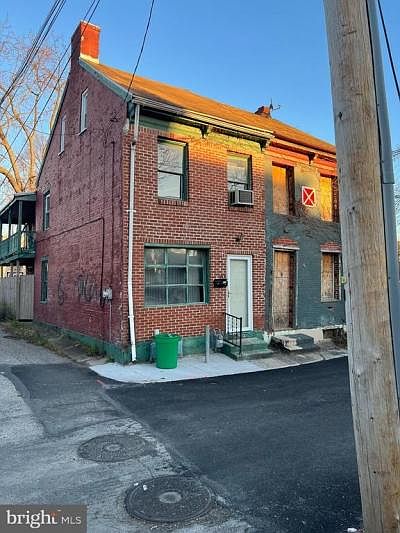 2nd image of 725 S Court St