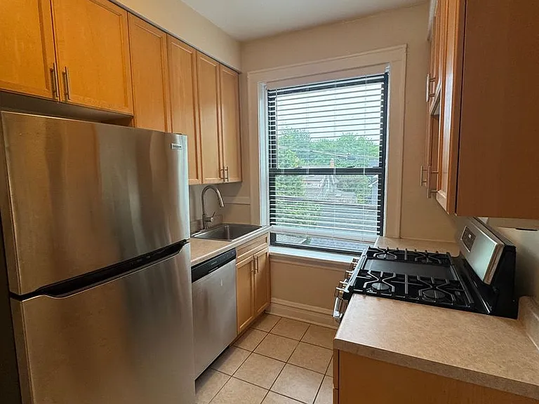 605 Hinman — Photo 15