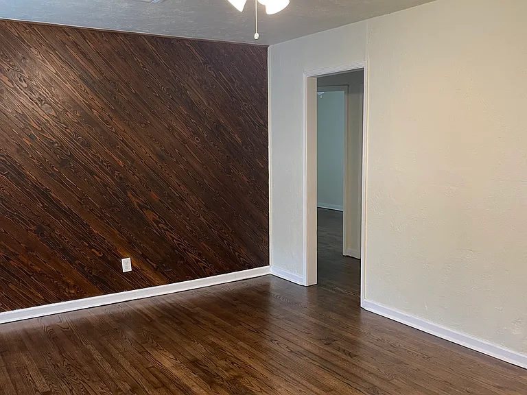 513 S Midwest Blvd — Photo 5