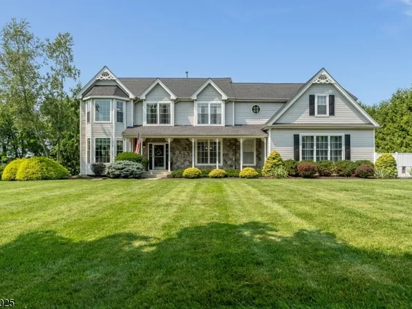 30 Meadowview Dr, Lopatcong Twp., NJ 08865