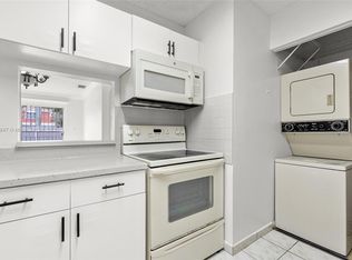 12450 NW 7th Ln, Miami, FL 33182