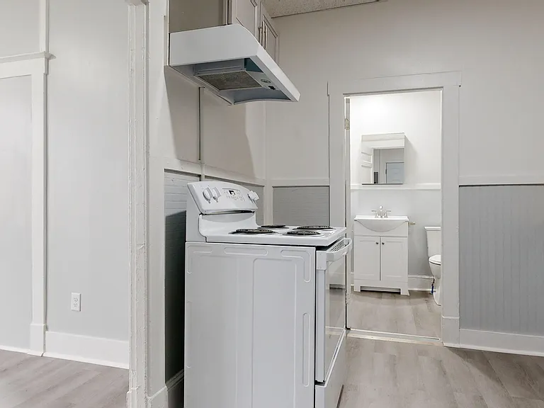 901 Main St #4 — Photo 13